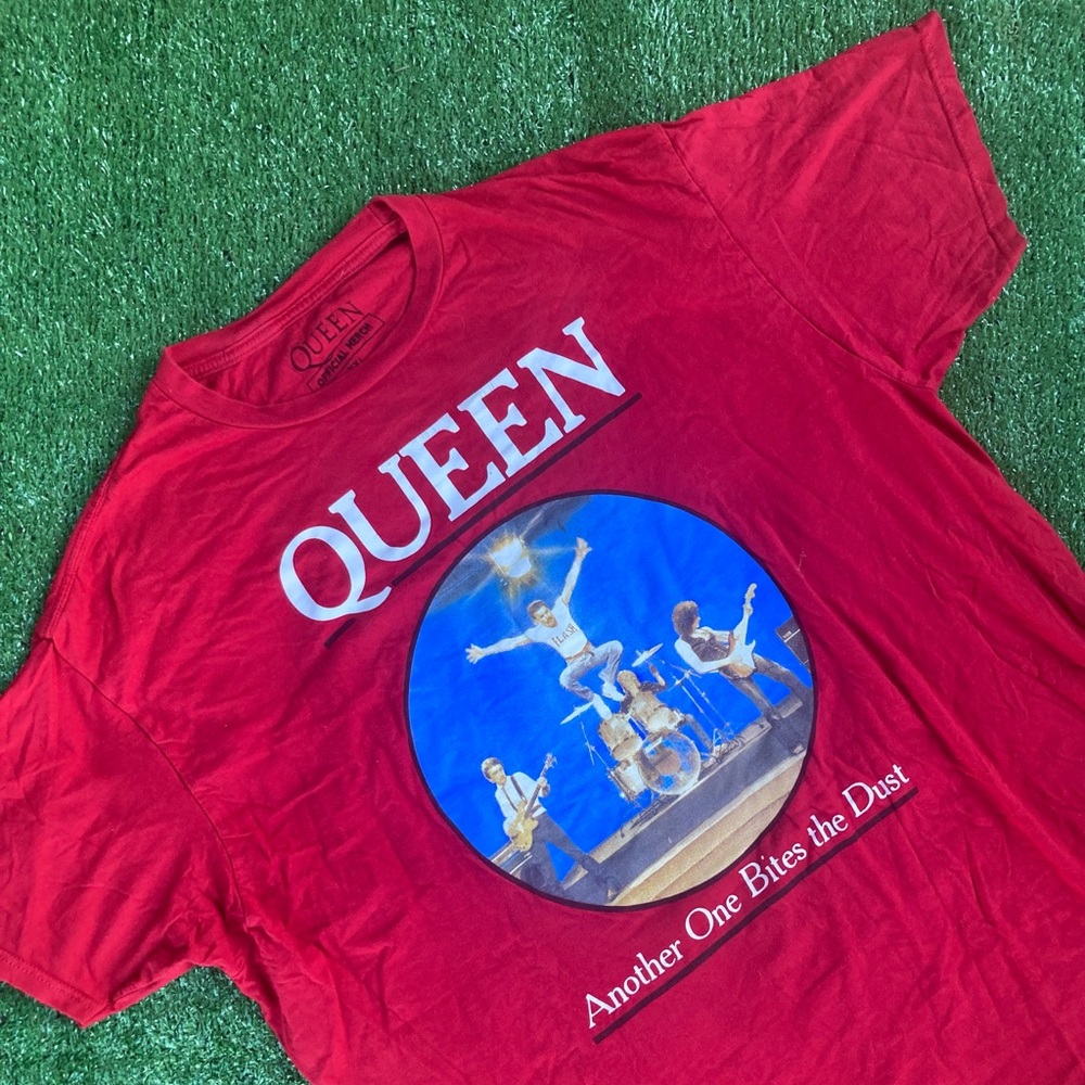Queen Another One Bites the Dust T-Shirt Men’s XXL
